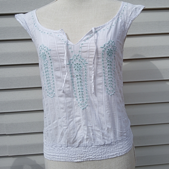 Set: XS Embroidered Boho/Coastal Cowgirl Top, and Gap Shorts, Mint Green - Picture 5 of 14